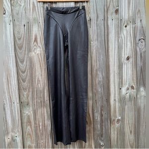 NWT- SKIMS SET -ONYX FAUX LEATHER
TUBE TOP AND BOOT CUT PANT